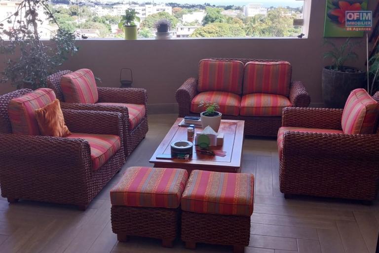 For sale penthouse of good standing with a sea view in Beau Bassin, 2 minutes from the city center and all amenities.