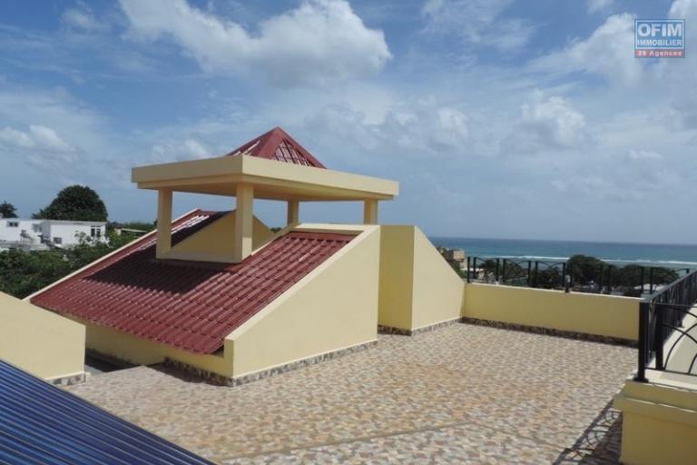 Pointe aux sables for sale 5 bedrooms villa, an office, a large garage and carport located in a quiet area.