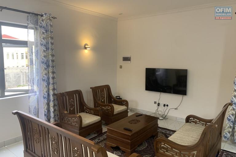 Flic En Flac, recent and pleasant  three bedrooms apartment for rent with swimming pool facing the ocean in a quiet area.