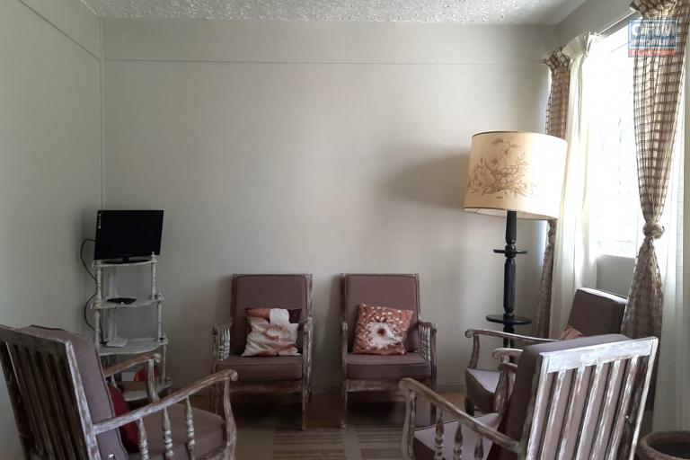 Curepipe for rent 2 bedroom apartment + office located in a residence with garden.