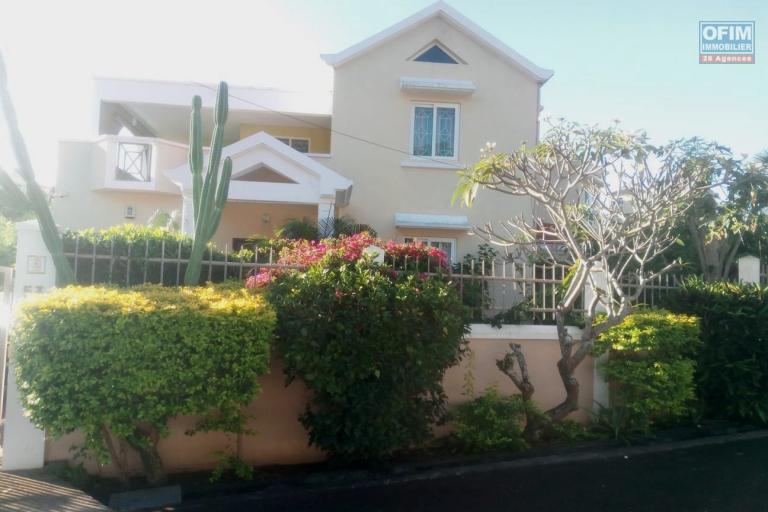 Flic en Flac for sale large 6 bedroom villa with garage located in a peaceful area 7 minutes walk from the beach and shops.