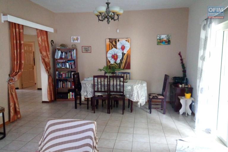 Flic en Flac for sale large 6 bedroom villa with garage located in a peaceful area 7 minutes walk from the beach and shops.