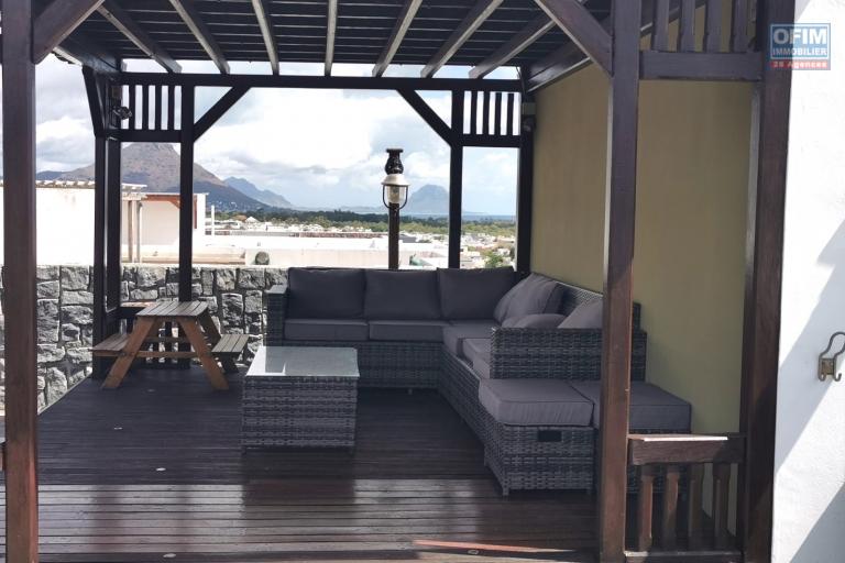   Flic en Flac for sale magnificent 3 bedroom penthouse with shared swimming pool and stunning views located in a secure residence with elevator.