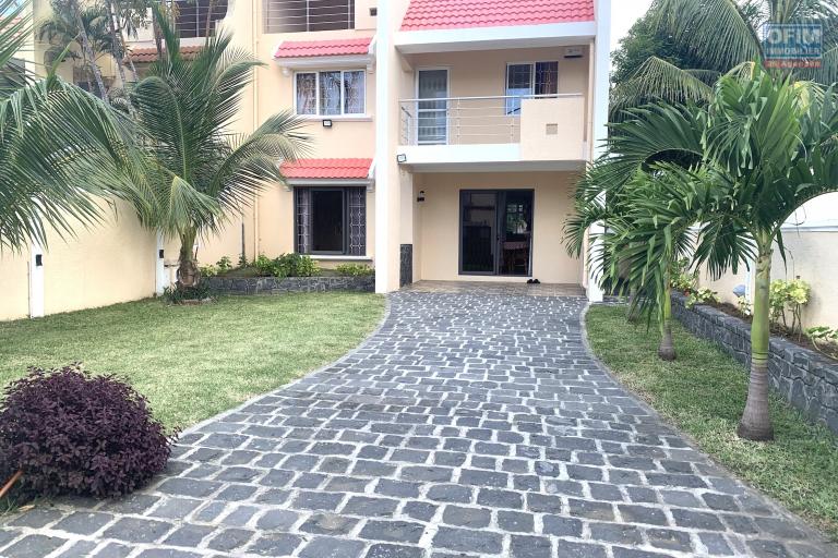 Flic en Flac for rent 3 bedroom duplex villa located 3 minutes walk from the quiet beach.