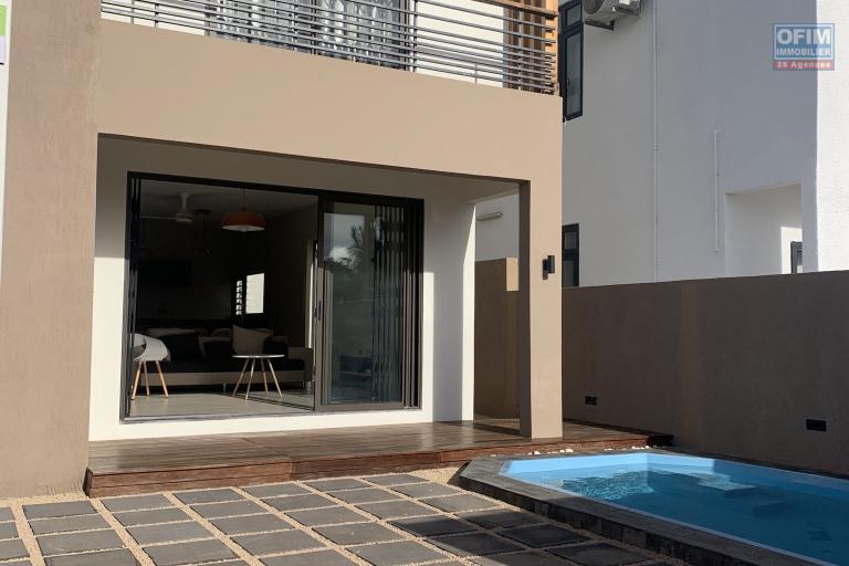 Flic en Flac for rent beautiful new 3 bedroom duplex villa with swimming pool fully furnished and tastefully decorated in a quiet area 5 minutes from the beach and shops.