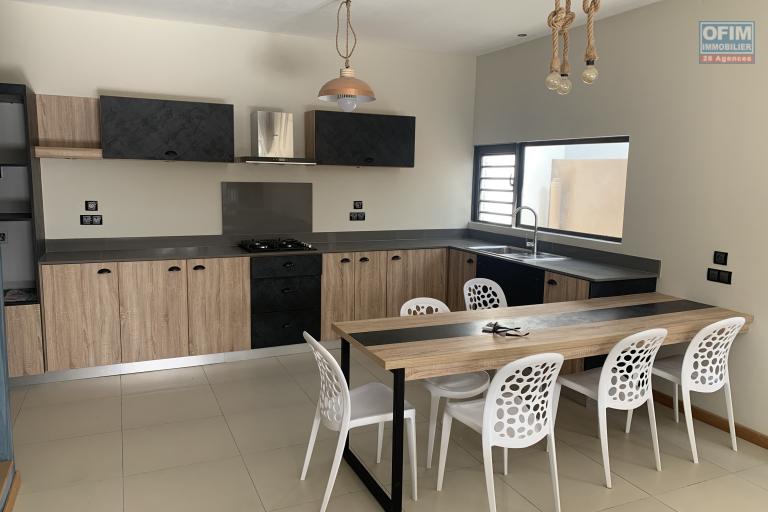 Flic en Flac for rent beautiful new 3 bedroom duplex villa with swimming pool fully furnished and tastefully decorated in a quiet area 5 minutes from the beach and shops.