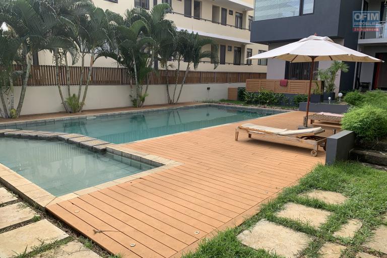 Accessible to foreigners Flic en Flac for sale magnificent 3 bedroom penthouse with shared swimming pool and breathtaking view located in a secure residence with elevator.