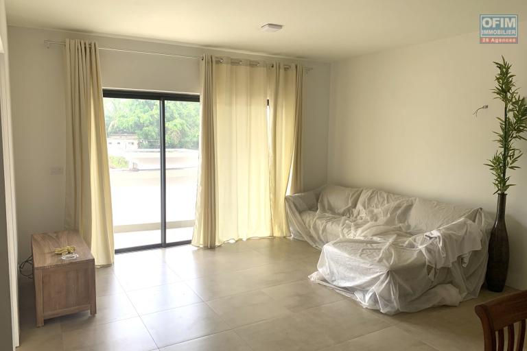 Flic en Flac for rent 2 bedroom apartment with 2 swimming pools located in a splendid secure residence 500m from the beach and shops.