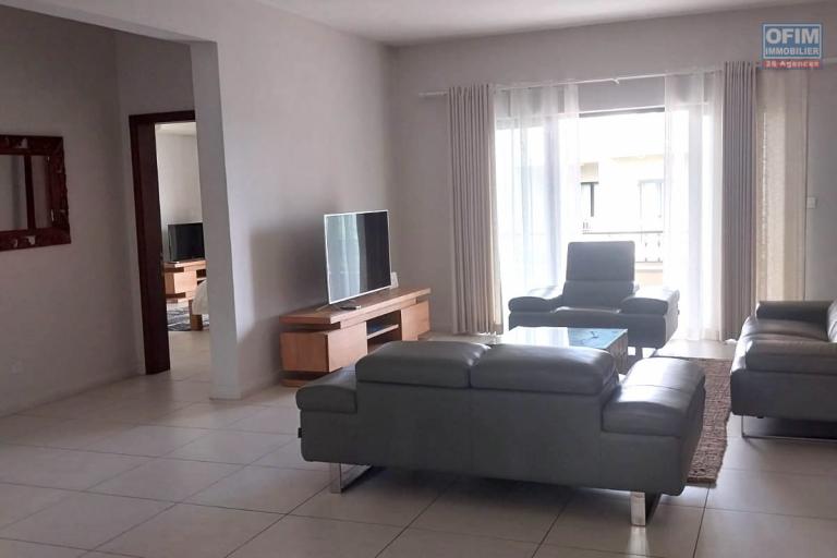 Flic en Flac for rent huge 3 bedroom apartment located in a prestigious secure residence with shared swimming pool in a quiet area and 5 minutes walk from the beach and shops.