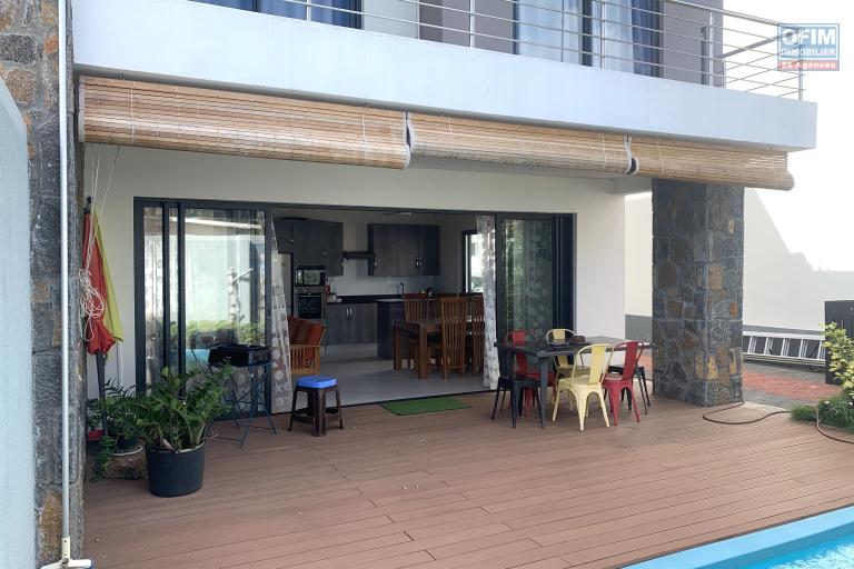 Albion for rent recent 3 bedroom duplex with swimming pool located in a secure complex close to the beach and quiet shops.