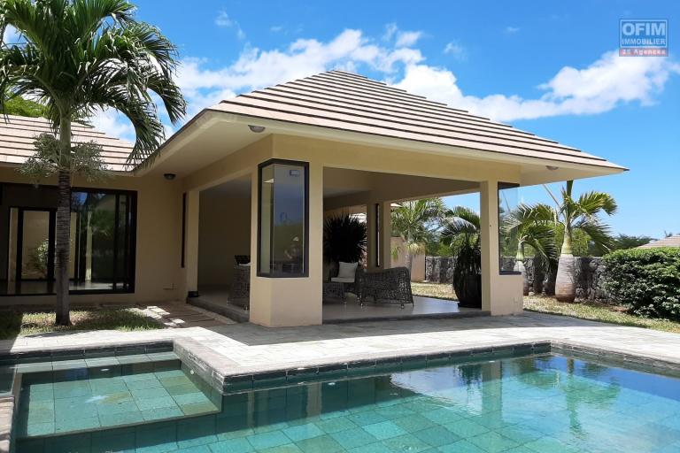 Tamarin for rent semi-furnished house with 4 bedrooms located in a renowned secure domain, offering calm and privacy.