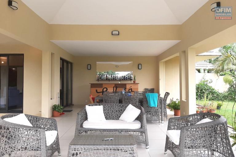 Tamarin for rent semi-furnished house with 4 bedrooms located in a renowned secure domain, offering calm and privacy.