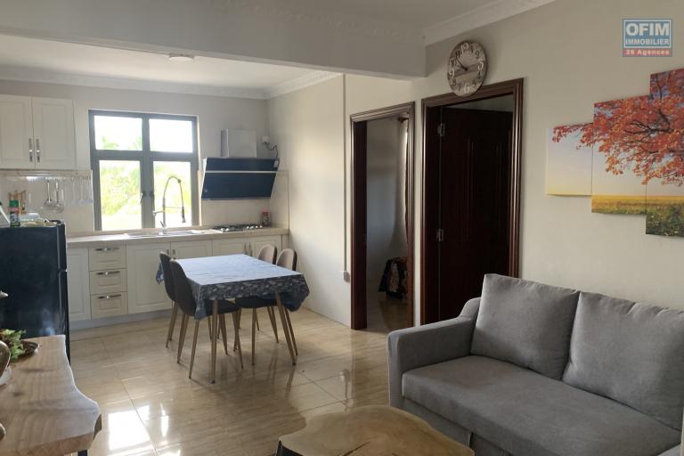 Flic en Flac for rent 2 bedroom penthouse located on the third floors without elevator. It is located 50 meters from the quiet beach with breathtaking views.