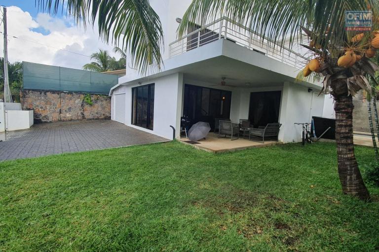 Tamarin for rent spacious semi-furnished house with 4 bedrooms, located in a residential area.