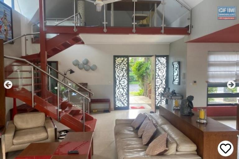 For sale a villa in a small complex of 8 villas under RES status eligible for purchase by Malagasy and foreigners with a permanent residence permit in the Grand Baie region on the north coast.