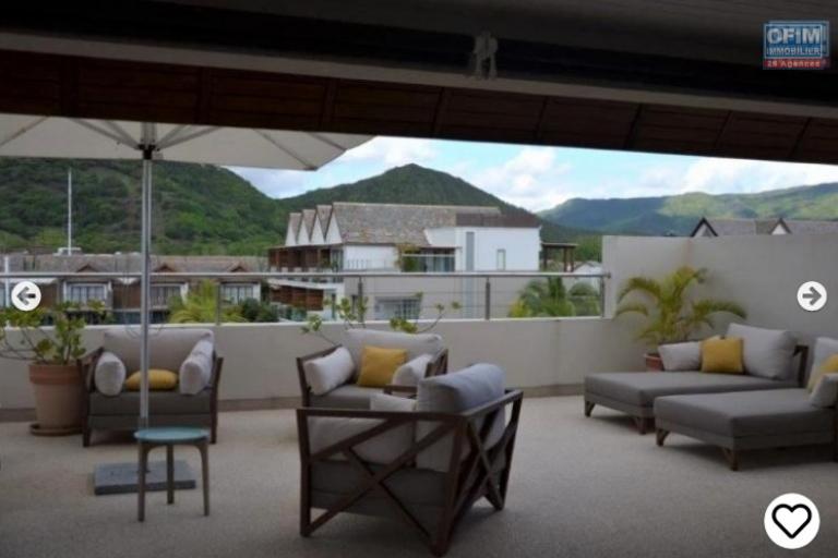 Rivière-Noire for sale comfortable 5 bedroom RES villa, right on the water, located in the only residential marina on the island, accessible to Malagasy and foreigners.