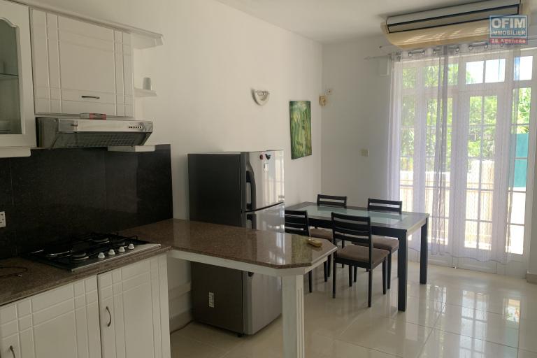 Sale Apartment TAMARIN - RIVIERE NOIRE - MORNE – photo 5 of 8 – Fitted open-plan kitchen