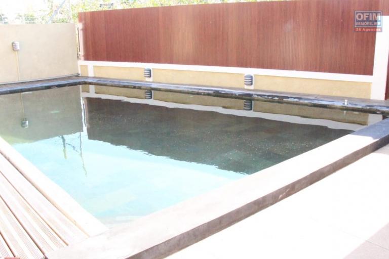 Flic en Flac for sale 3 bedroom villa with swimming pool and kiosk located in the heart of the quiet seaside resort.