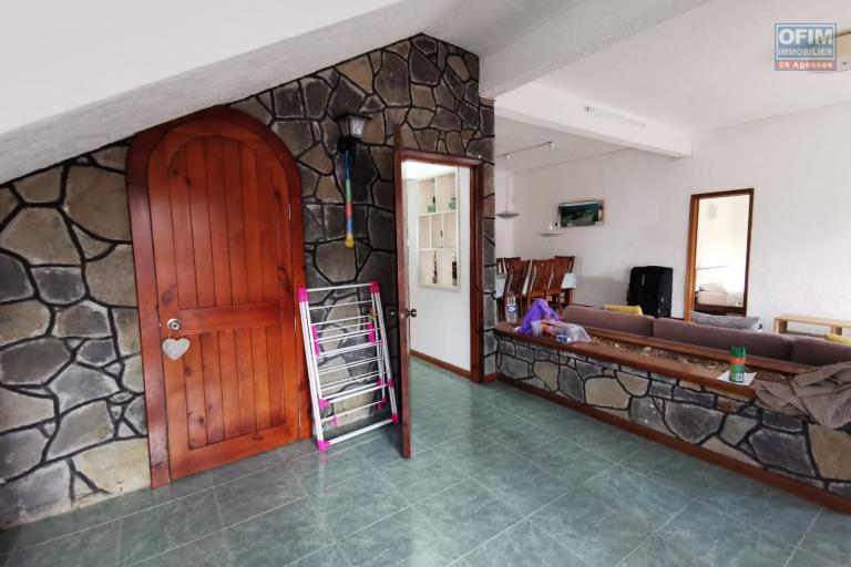 Flic en Flac for sale 3 bedroom villa with swimming pool and kiosk located in the heart of the quiet seaside resort.