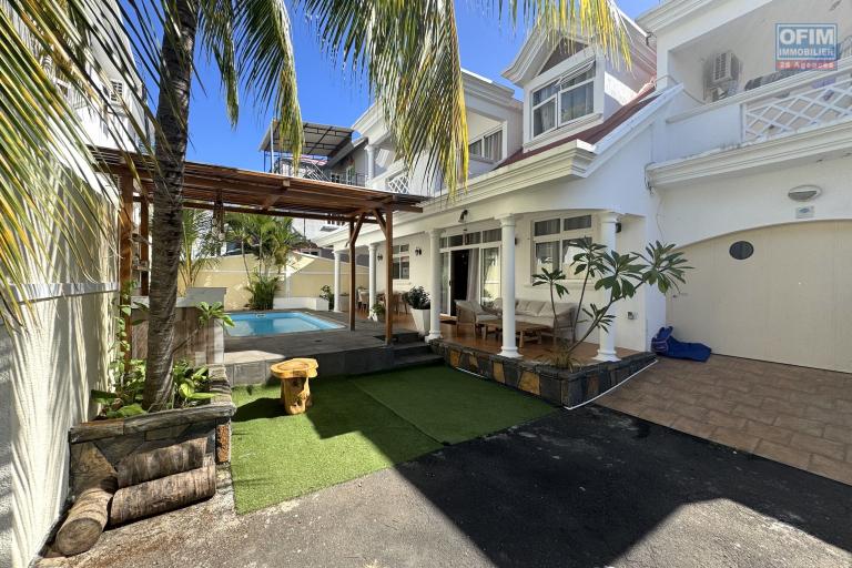  Flic En Flac for rent 3 bedroom villa with swimming pool and garage in a quiet location close to shops and beach.