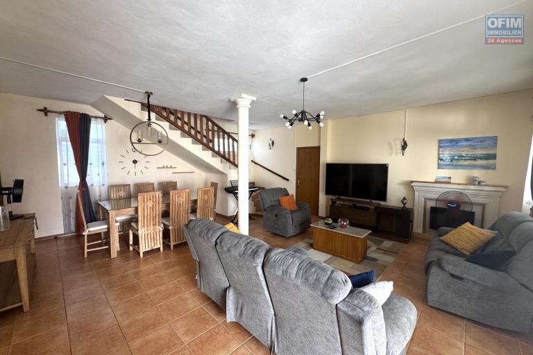  Flic En Flac for rent 3 bedroom villa with swimming pool and garage in a quiet location close to shops and beach.