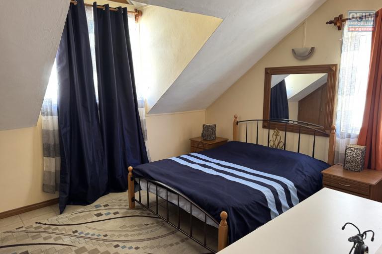  Flic En Flac for rent 3 bedroom villa with swimming pool and garage in a quiet location close to shops and beach.