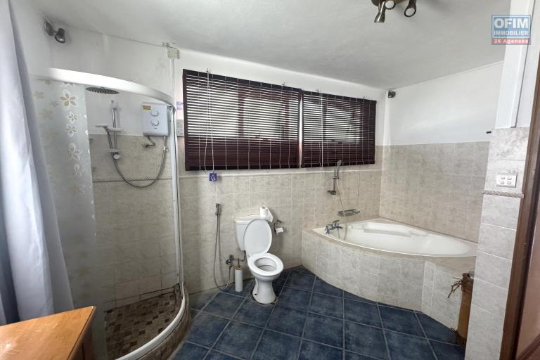  Flic En Flac for rent 3 bedroom villa with swimming pool and garage in a quiet location close to shops and beach.