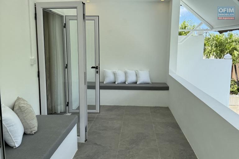 Sale House / Villa TAMARIN - RIVIERE NOIRE - MORNE – photo 11 of 16 – Veranda