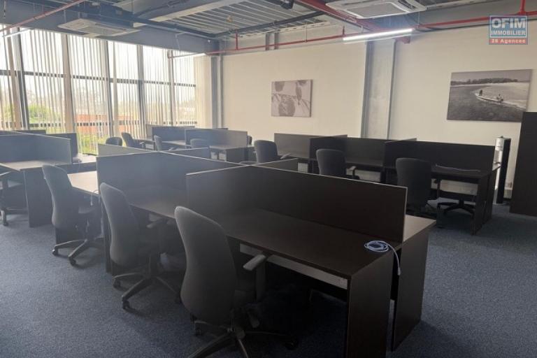 Your tailor-made office, at the heart of the action!