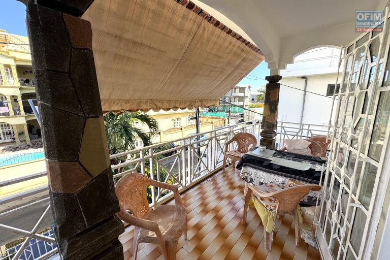 Flic en Flac for sale 2 bedroom apartment located 2 steps from the beach.