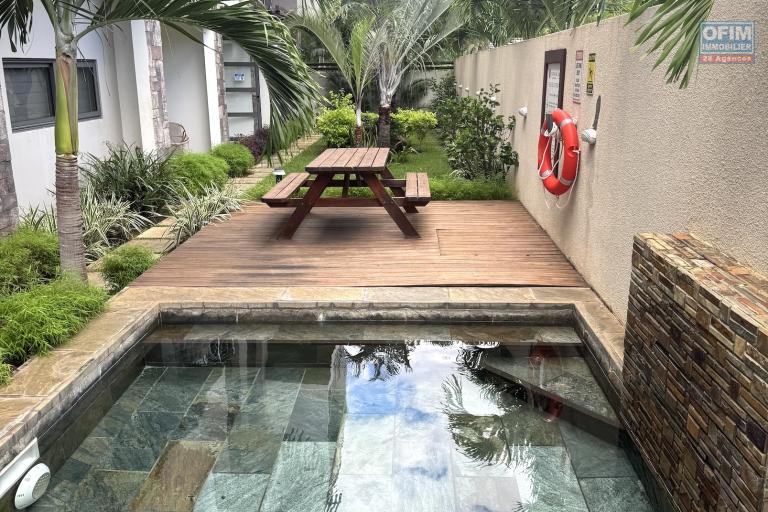Flic en Flac for sale, accessible to foreigners, luxury 2-bedroom apartment with swimming pool.