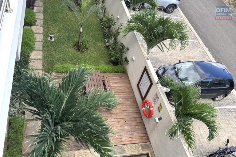 Flic en Flac for sale, accessible to foreigners, luxury 2-bedroom apartment with swimming pool.