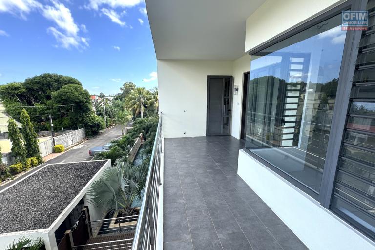 Flic en Flac for sale, accessible to foreigners, luxury 2-bedroom apartment with swimming pool.
