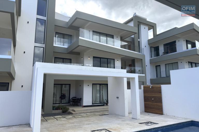 Flic en Flac for rent 3 bedroom apartment with 2 swimming pools located in a splendid secure residence 500m from the beach and shops.