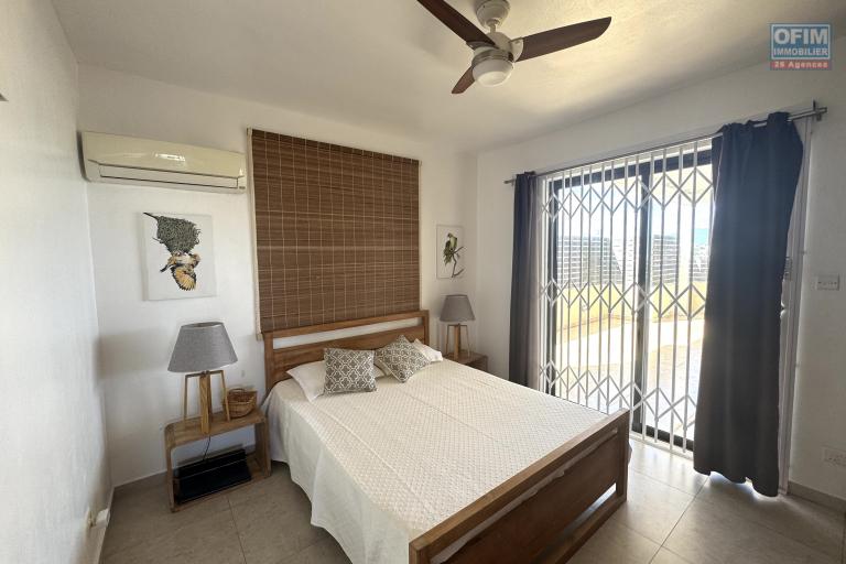 Flic à Flac for sale magnificent penthouse accessible to foreigners 3 bedrooms with a splendid view shared swimming pool 5 minutes walk from the beach and shops in a quiet area.
