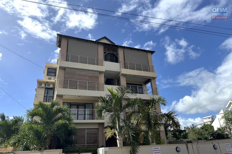 Flic à Flac for sale magnificent 3 bedroom penthouse with a splendid view shared swimming pool 5 minutes walk from the beach and shops in a quiet area.