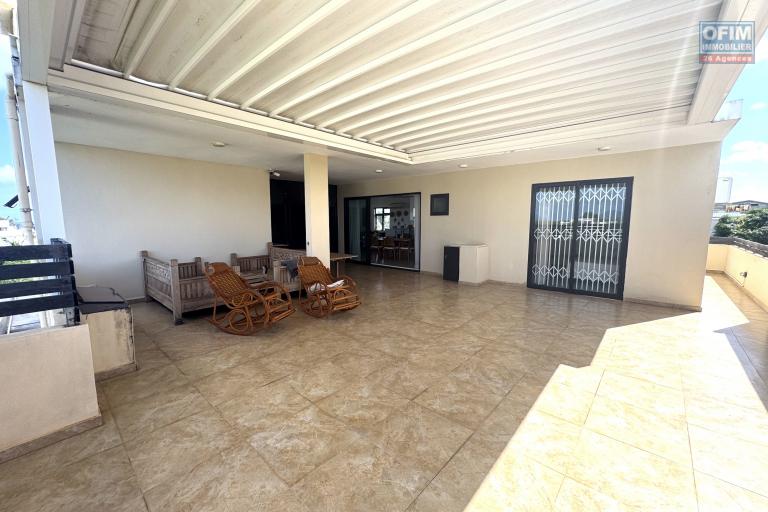 Flic à Flac for sale magnificent 3 bedroom penthouse with a splendid view shared swimming pool 5 minutes walk from the beach and shops in a quiet area.