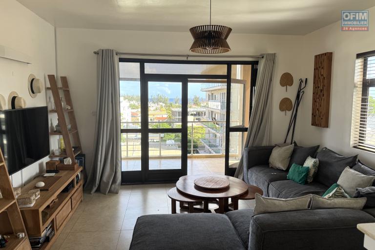 Flic à Flac for sale magnificent 3 bedroom penthouse with a splendid view shared swimming pool 5 minutes walk from the beach and shops in a quiet area.