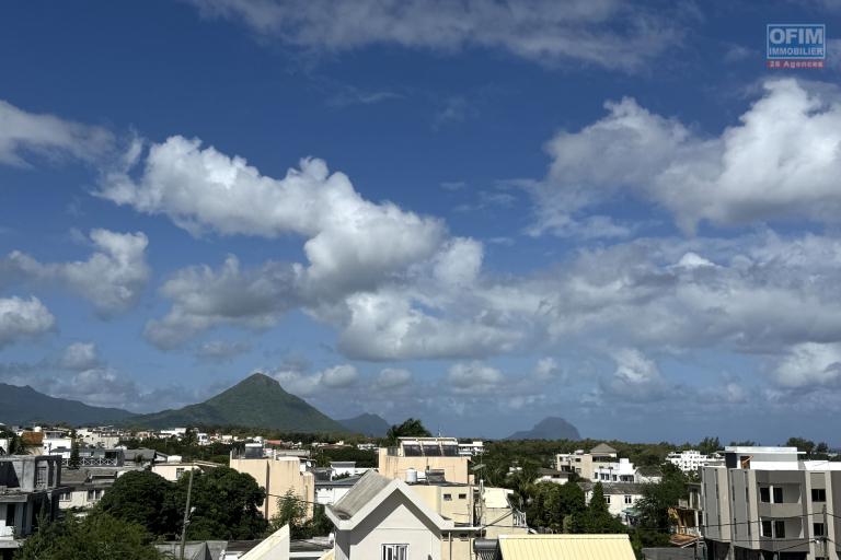 Flic à Flac for sale magnificent 3 bedroom penthouse with a splendid view shared swimming pool 5 minutes walk from the beach and shops in a quiet area.