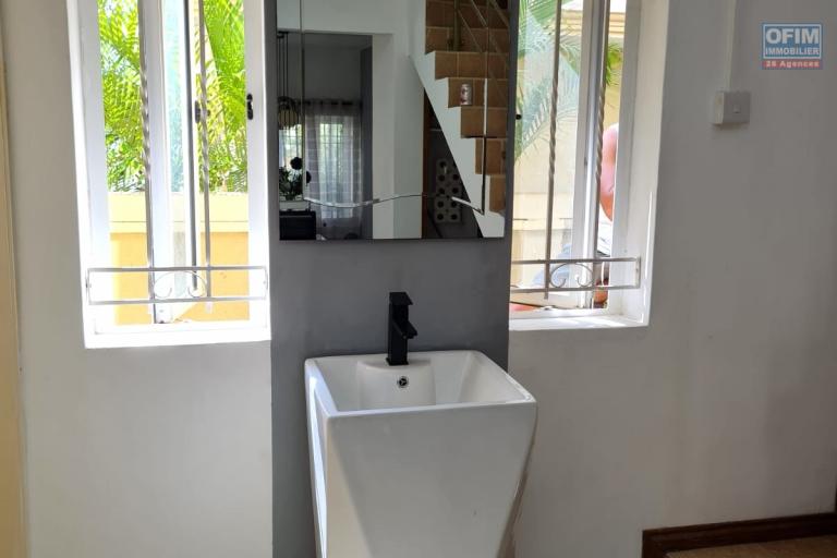  Flic en Flac for sale, pretty 3 bedroom duplex with shared swimming pool and parking not far from the beach in a quiet area.