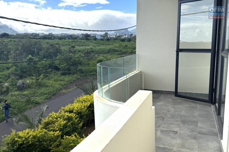 Flic en Flac for rent recent 2 bedroom apartment with swimming pool, gym, elevator and covered parking located in a secure residence.