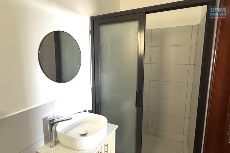 Flic en Flac for rent recent 2 bedroom apartment with swimming pool, gym, elevator and covered parking located in a secure residence.