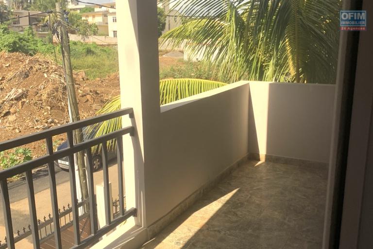 Flic en Flac for rent, recent 2 bedroom duplex located 5 minutes walk from shops and the beach in a quiet area.