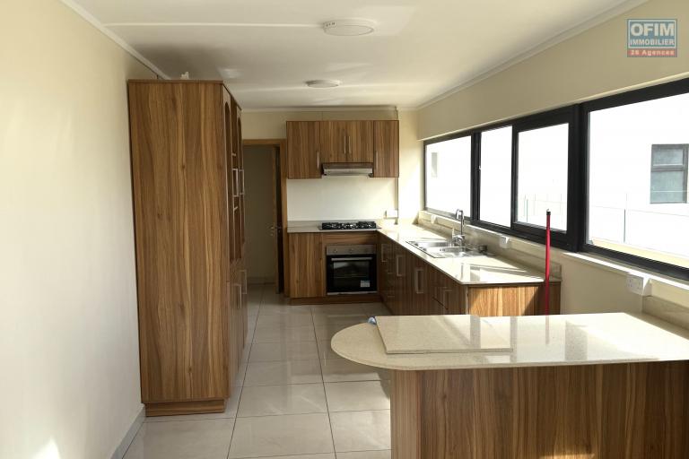 Flic en Flac for rent 4 bedroom penthouse with sea view in Flic en Flac