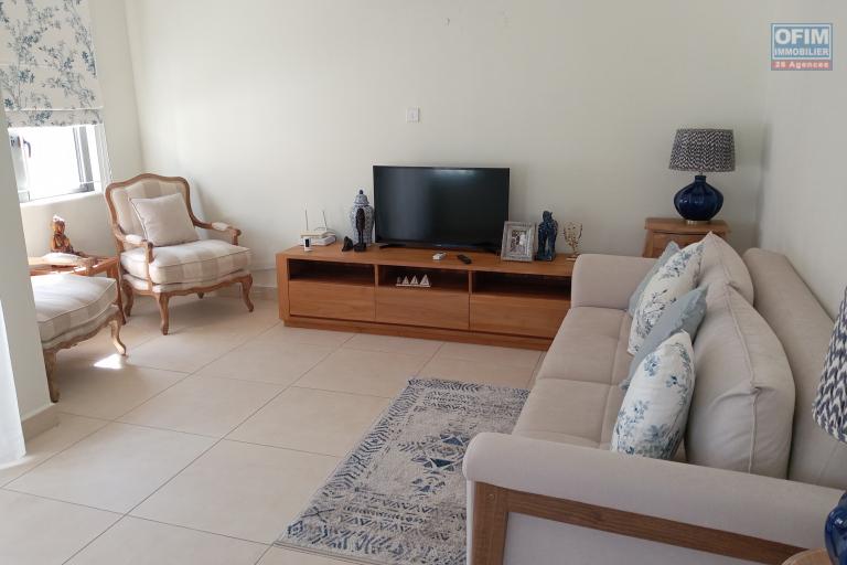 Rental House / Villa GRAND BAIE - PEREYBERE - POINTE AUX CANONNIERS – photo 3 of 8 – Lounge