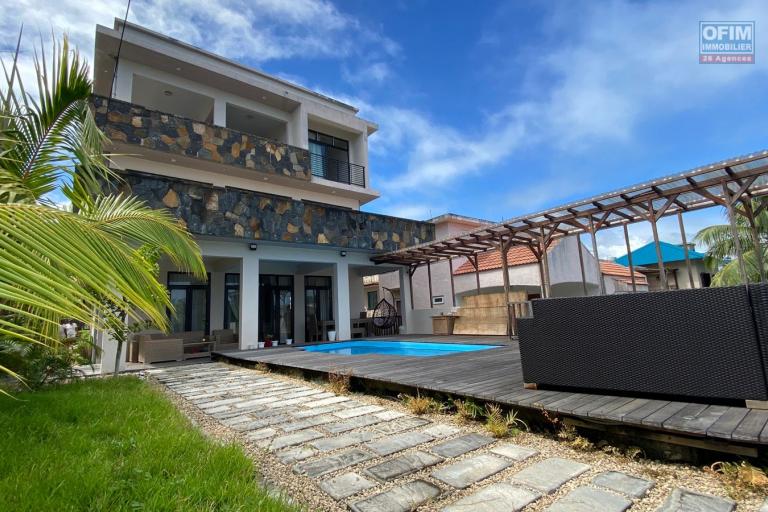 Great opportunity in Calodyne. Spacious 3-bedroom apartment for rent with sea and mountain views.