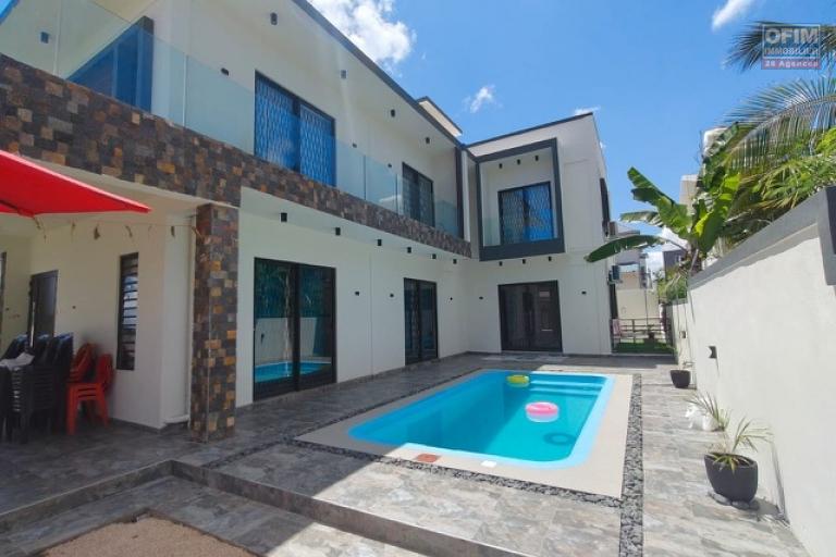 Rental House / Villa GRAND BAIE - PEREYBERE - POINTE AUX CANONNIERS – photo 1 of 8 – Swimming pool