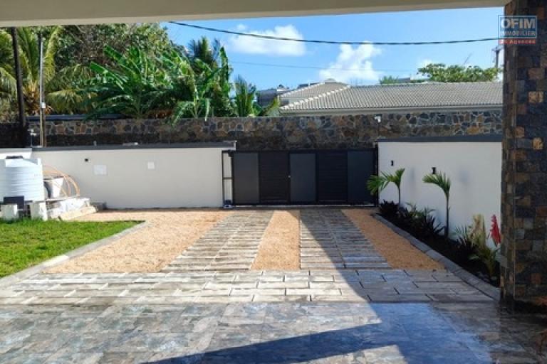 Rental House / Villa GRAND BAIE - PEREYBERE - POINTE AUX CANONNIERS – photo 2 of 8 – Courtyard