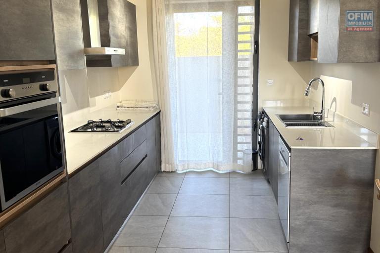 Rental Apartment FLIC EN FLAC - ALBION – photo 7 of 12 – Fitted kitchen