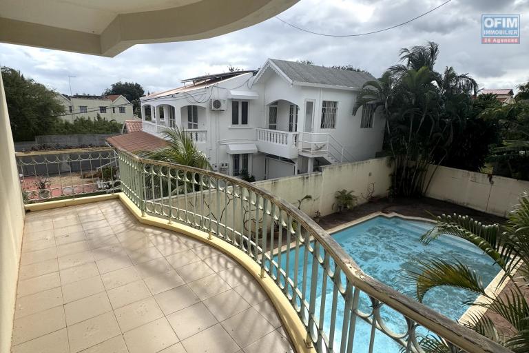  For sale in Albion – Pleasant 3 bedroom apartment with swimming pool, close to the beach